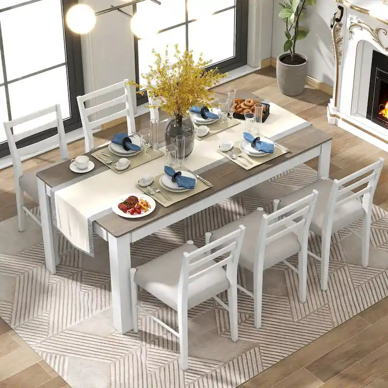 Ensemble table de salle à manger extensible en bois naturel, lavé et marron/blanc, avec 6 chaises, pouvant accueillir jusqu'à 8 personnes.