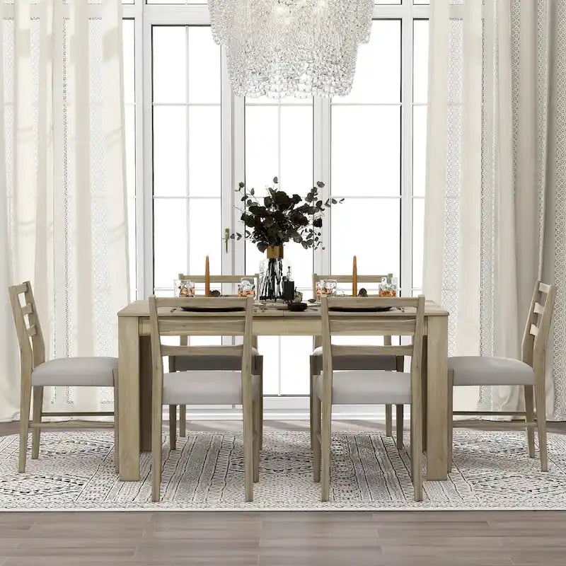 Ensemble table de salle à manger extensible en bois naturel, lavé et marron/blanc, avec 6 chaises, pouvant accueillir jusqu'à 8 personnes.