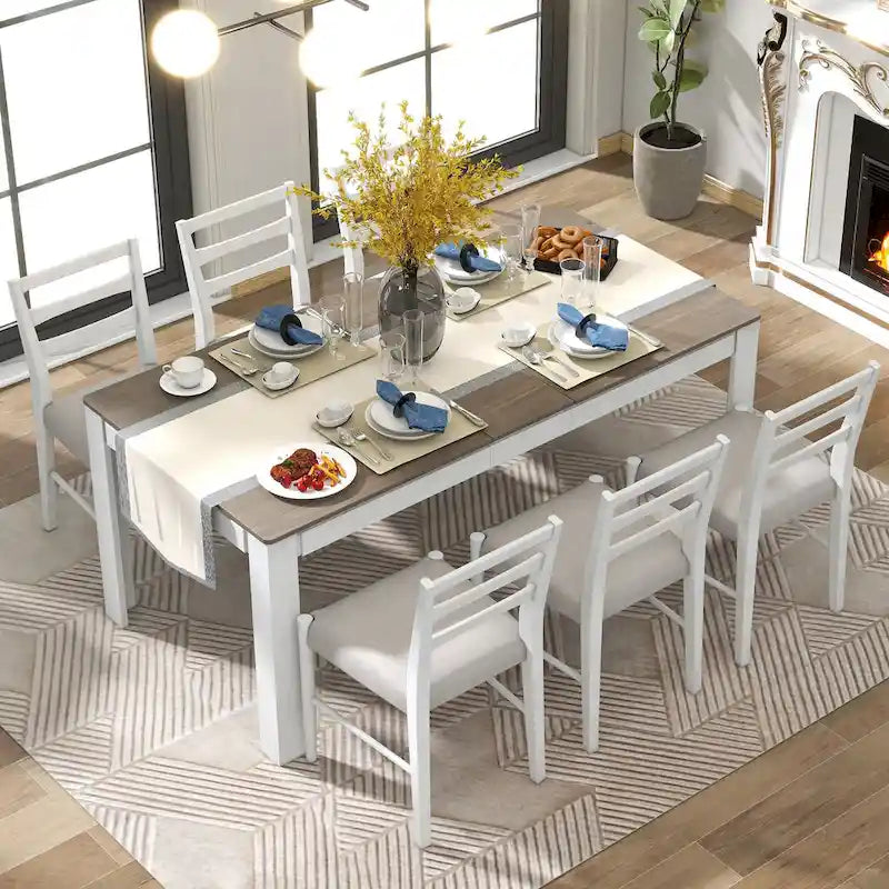 Ensemble table de salle à manger extensible en bois naturel, lavé et marron/blanc, avec 6 chaises, pouvant accueillir jusqu'à 8 personnes.