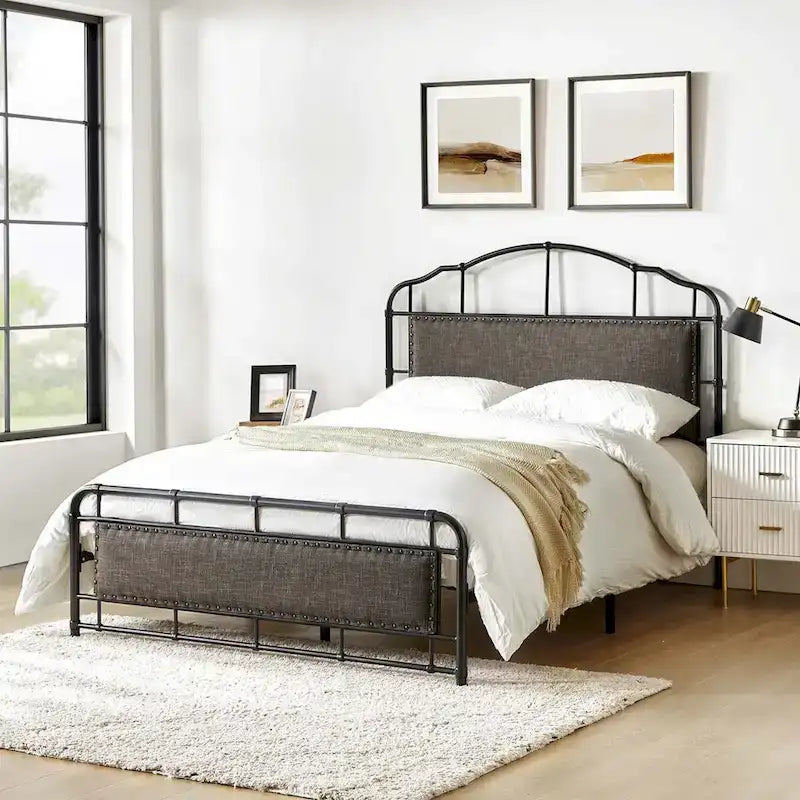 Lit plateforme en métal industriel avec tête de lit haute – Beige / Marron / Rayures, Queen, 1-2 personnes