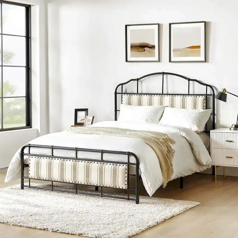 Lit plateforme en métal industriel avec tête de lit haute – Beige / Marron / Rayures, Queen, 1-2 personnes