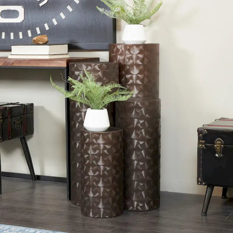 Tables d'appoint sur pied en fer brun, design martelé / coquille, lot de 4